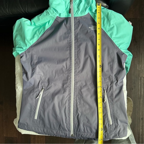The North Face Women’s HyVent Hooded Rain Jacket Colorblock Size L - Picture 10 of 10